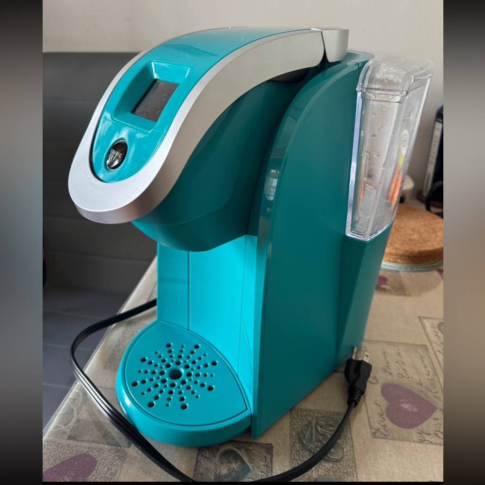 Keurig K-Compact K2.0-200 Single Serve K-Cup Coffee Maker Turquoise Touchscreen